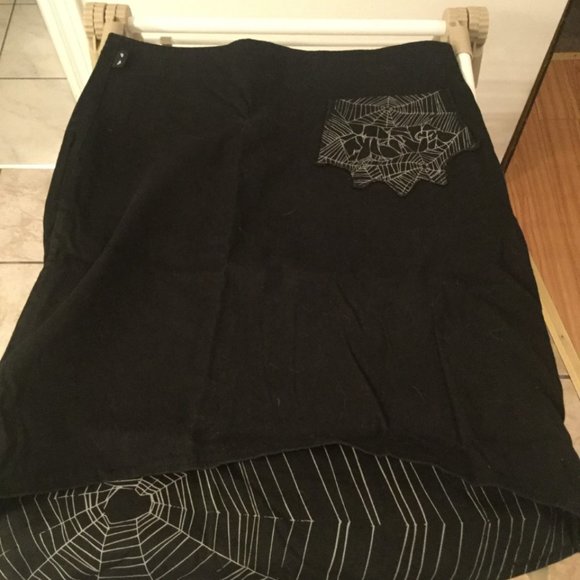 Emily strange skirt - Picture 3 of 3